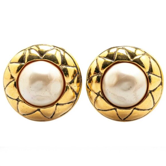 CHANEL Pearl Round Vintage Clip-On Earrings Gold Tone Auth #4761